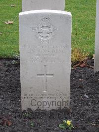 Berlin 1939-1945 War Cemetery - Young, Leslie